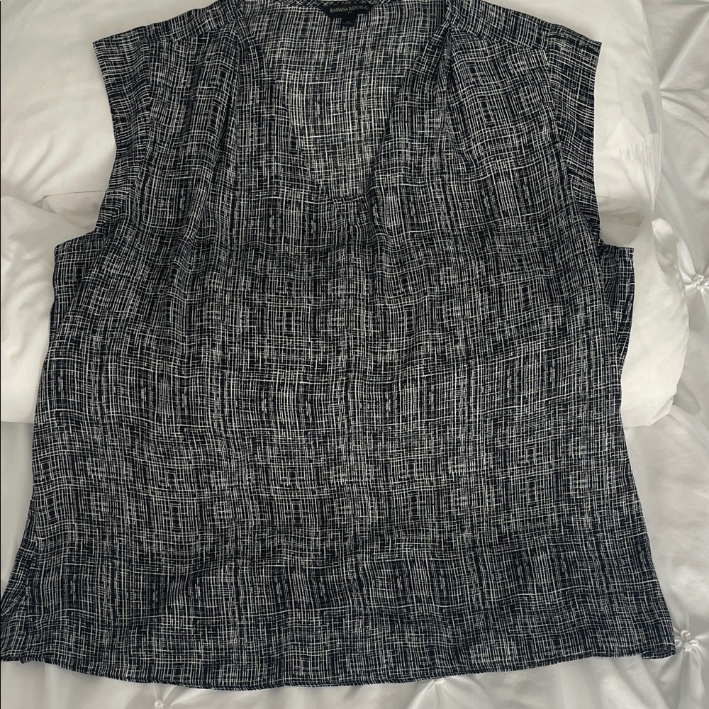 Banana Republic Black and White Blouse